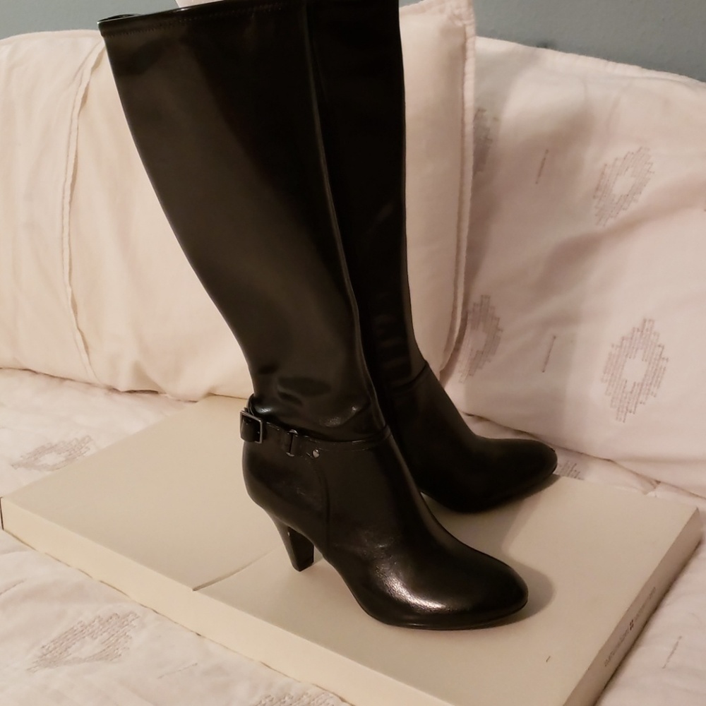 Sexy black leather knee-high boots